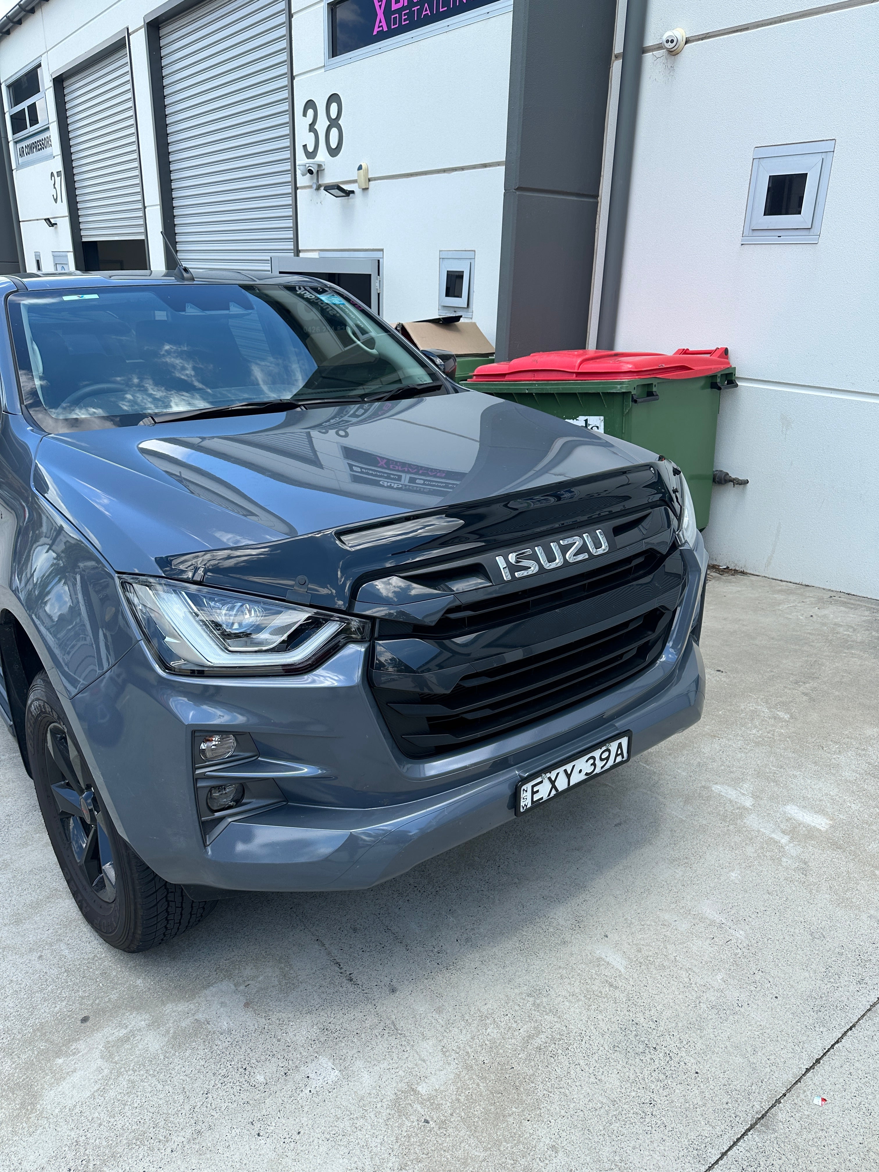 2020+ Isuzu D-MAX Bonnet Shield / Bonnet Protector