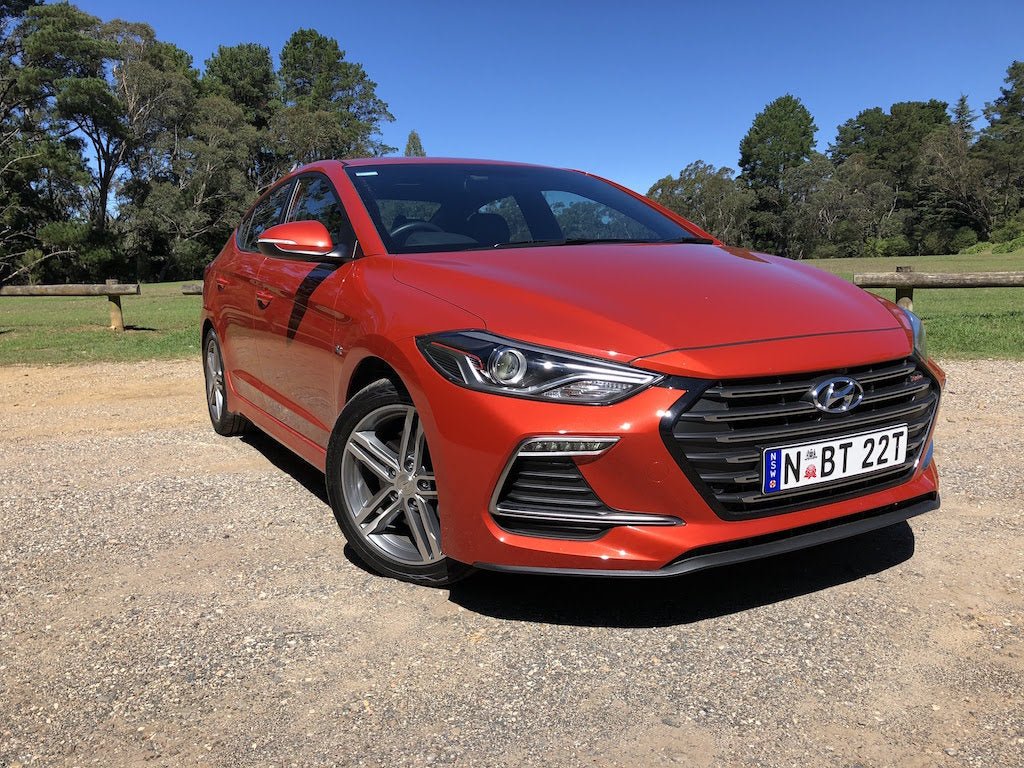 HYUNDAI ELANTRA 2016+ Window Visors | Weather Shields
