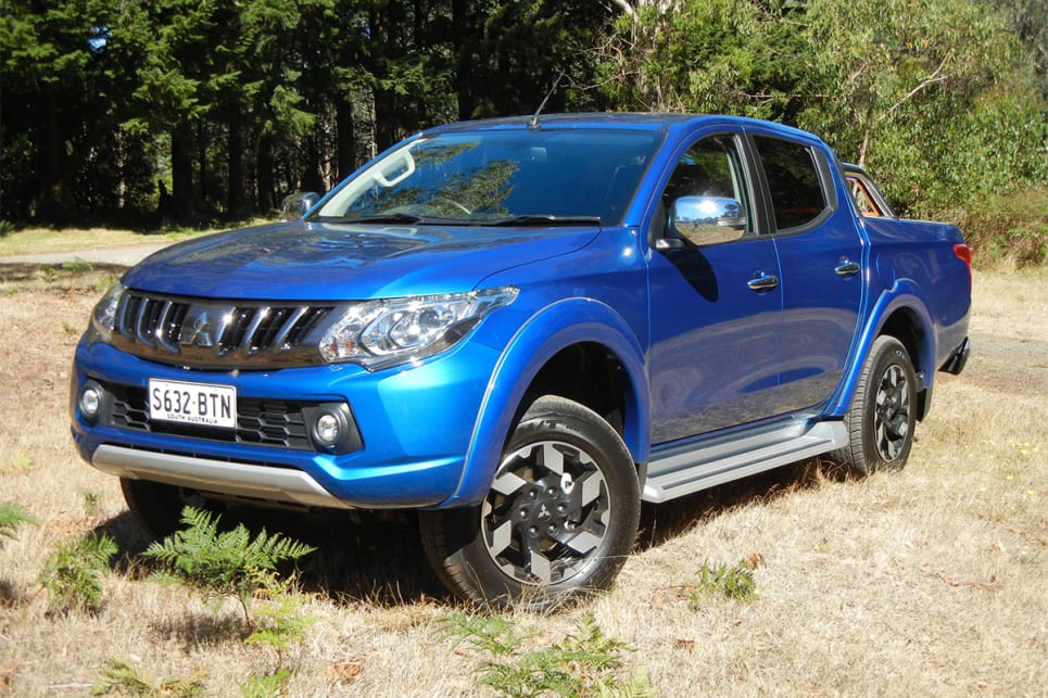 2016+ Mitsubishi Triton MQ Bonnet Shield / Bonnet Protector