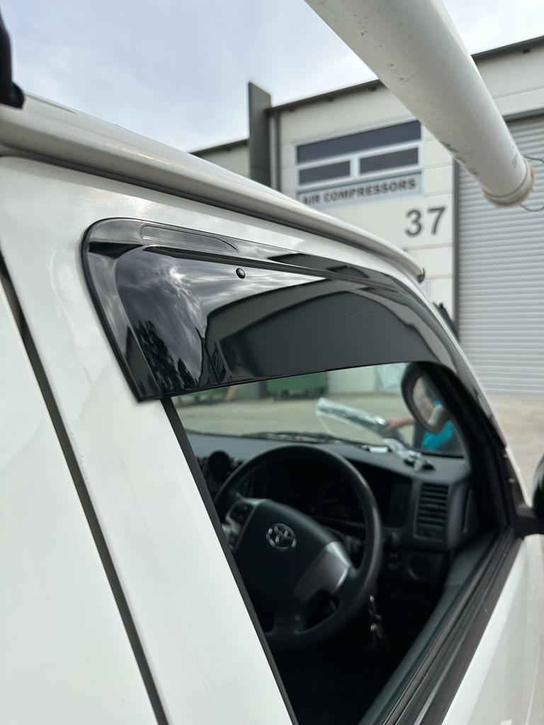 TOYOTA HIACE 2004 - 2018 Window Visors | Weather Shields