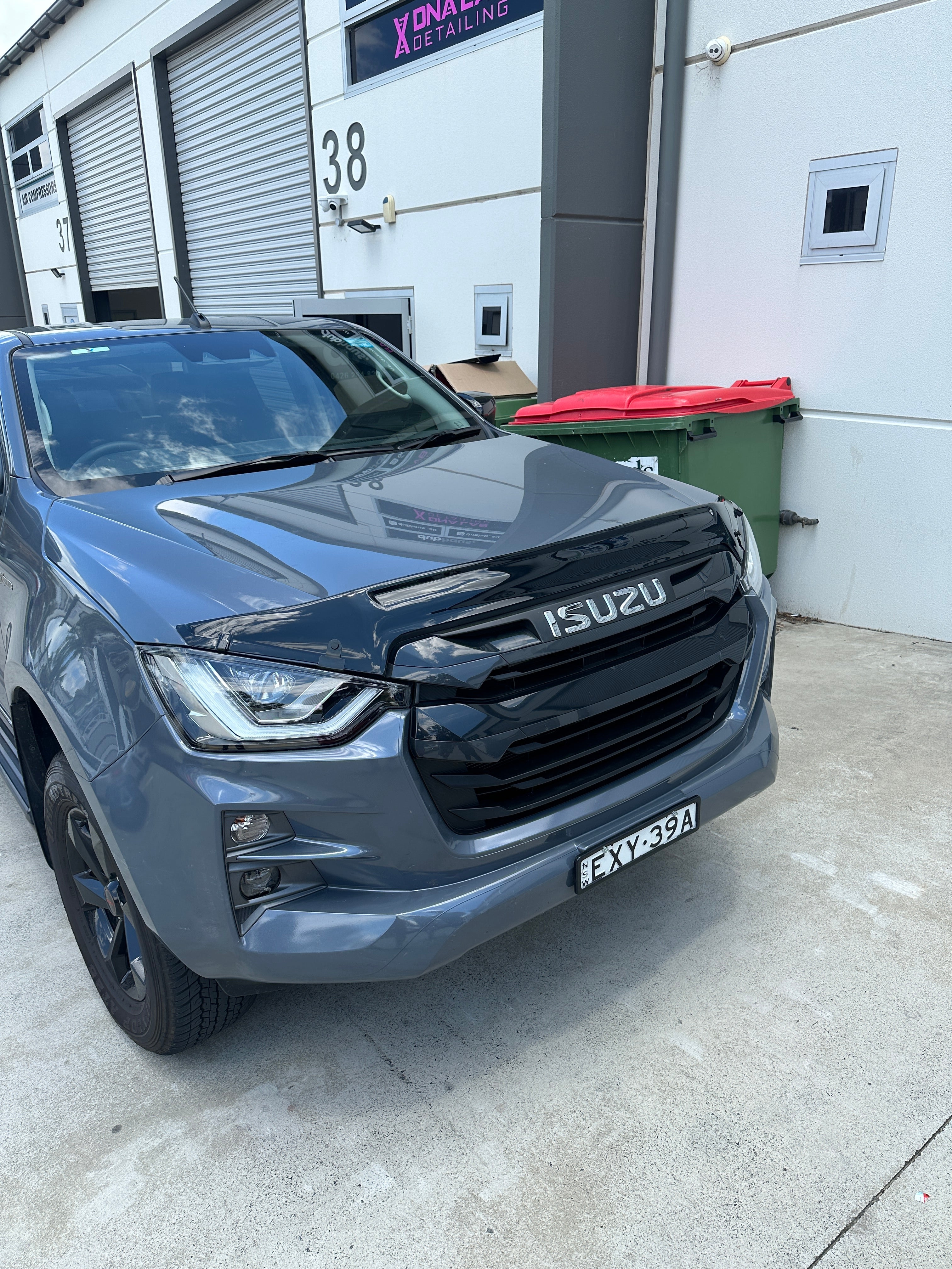 2020+ Isuzu D-MAX Bonnet Shield / Bonnet Protector