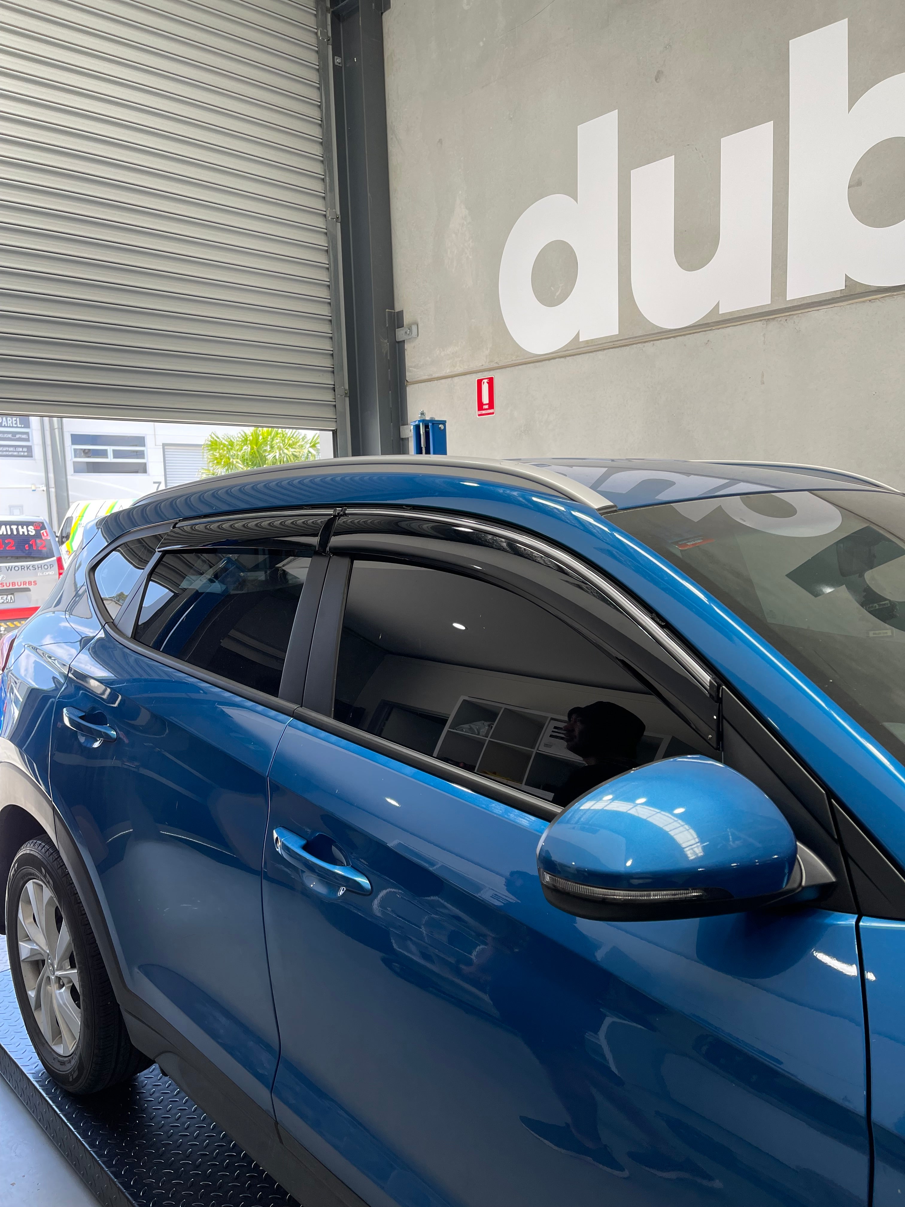 HYUNDAI TUCSON 2010 - 2015 (Chrome Trim) Window Visors | Weather Shields