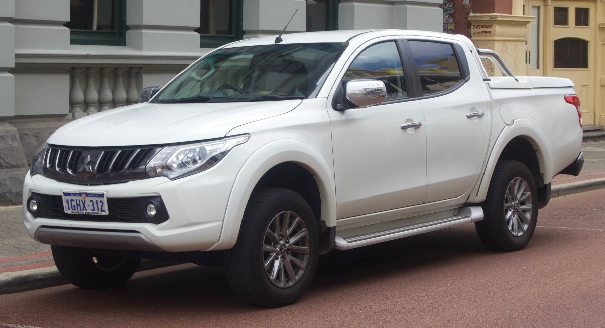 MITSUBISHI TRITON L200 2015 - 2019 Window Visors | Weather Shields