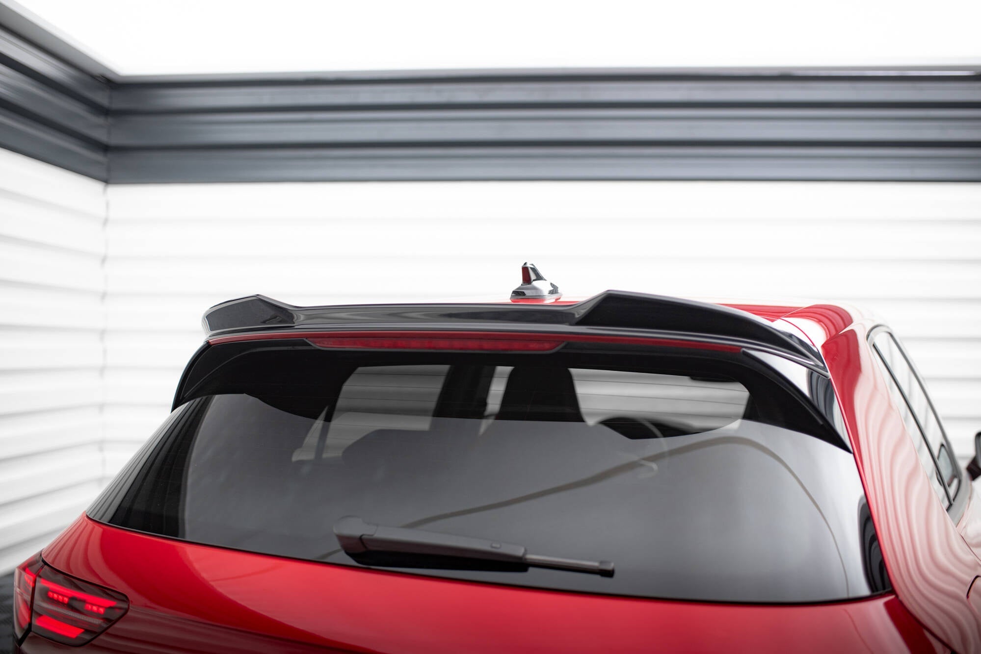 Maxton Design Spoiler Cap 3D Volkswagen Golf GTI / GTE / GTD / R-Line / R Mk8